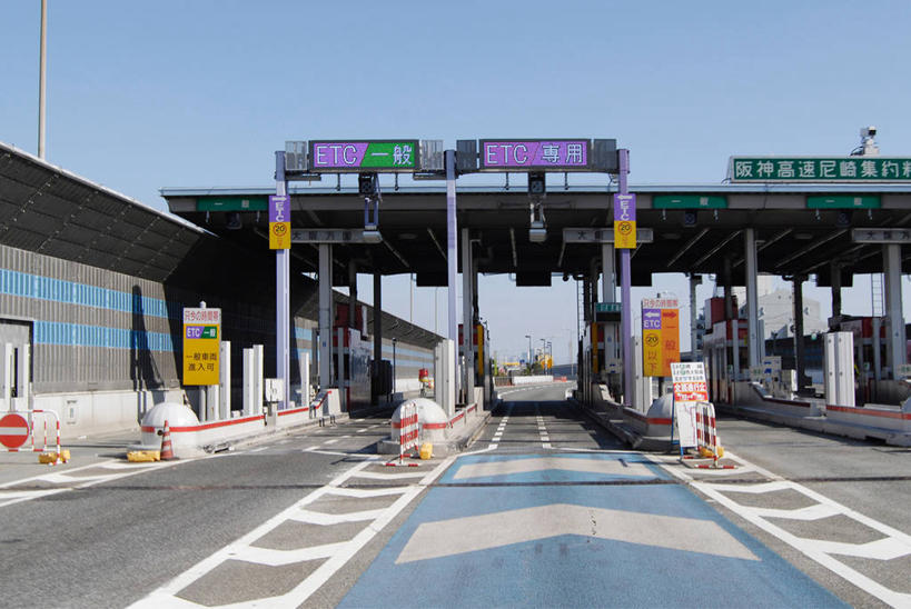 无人,横图,室外,白天,正面,度假,美景,城市风光,城市,道路,路,指示牌,公路,京都,日本,亚洲,阴影,朦胧,模糊,光线,日文,标志,文字,影子,字符,景观,分界线,停车线,交通,娱乐,标识,蓝色,蓝天,天空,阳光,天,享受,休闲,景色,放松,大阪,京都府,晴朗,车行道,车行道分界线,标线,收费站,东亚,车行线,本州,万里无云,大阪府,本州岛,日本国,近畿地方,近畿,兵库,兵库县,日语,神户,神户市,神戸,县厅,神戸市,大阪市,京都市,晴空,晴空万里,马路,彩图,阪神高速道路