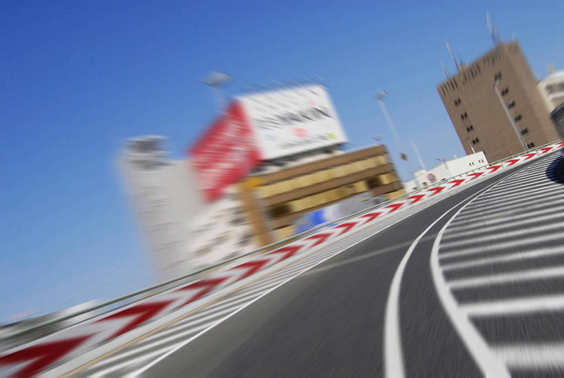 无人,家,横图,室外,白天,正面,度假,美景,城市风光,城市,道路,路,路灯,公路,照明,京都,日本,亚洲,阴影,朦胧,模糊,光线,信息,影子,房屋,屋子,景观,高架,公寓,灯光,分界线,停车线,交通,娱乐,洋房,楼房,布告,布告栏,住宅,灯,蓝色,蓝天,天空,阳光,天,享受,休闲,景色,放松,大阪,京都府,晴朗,车行道,车行道分界线,照亮,通知,公告,传播,照明设备,消息,标线,高架桥,东亚,车行线,高架道路,跨线桥,本州,万里无云,大阪府,本州岛,日本国,近畿地方,近畿,兵库,兵库县,神户,神户市,神戸,县厅,神戸市,大阪市,京都市,公布栏,晴空,晴空万里,马路,彩图,房子,阪神高速道路