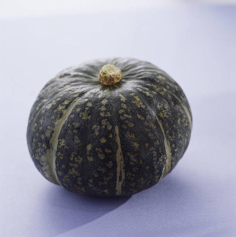 无人,竖图,俯视,室内,白天,南瓜,蔬菜,阴影,紫色背景,新鲜,反射,影子,金瓜,食品,系统,番瓜,食物,一个,摄影,有机食品,绿色食品,影棚,单个,麦瓜,倭瓜,彩图,高角度拍摄,影棚拍摄,拍摄