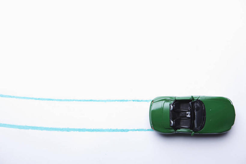 无人,横图,俯视,室内,特写,白天,白色背景,游戏,静物,玩具,环保,玩,娱乐,车,绿色,交通工具,休闲,益智,摄影,影棚,能源,活动,回收,资源,发泄,消遣,智力,载具,利用,低碳,循环,宣泄,持续,玩具车,玩耍,嬉戏,彩图,高角度拍摄,影棚拍摄,拍摄