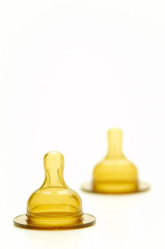 无人,竖图,室内,特写,白天,白色背景,正面,静物,阴影,反射,影子,两个,黄色,摄影,影棚,奶嘴,婴儿用品,安抚,抚慰,安抚奶嘴,彩图,影棚拍摄,拍摄