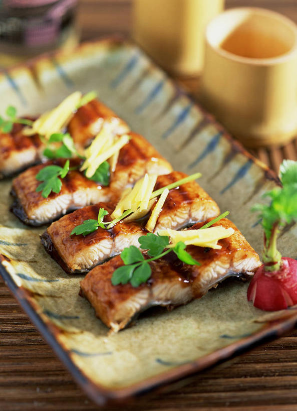 无人,竖图,俯视,室内,特写,白天,烹饪,餐桌,桌子,萝卜,蔬菜,餐具,一排,阴影,朦胧,模糊,新鲜,整齐,反射,碟子,盘,影子,鸡肉,肉,日本料理,料理,食品,菜肴,美食,肉类,食物,排列,盘子,碟,日式料理,日式,佳肴,有机食品,绿色食品,水萝卜,餐台,队列,烧鸡,肉食,照烧,彩图,高角度拍摄,照烧鸡