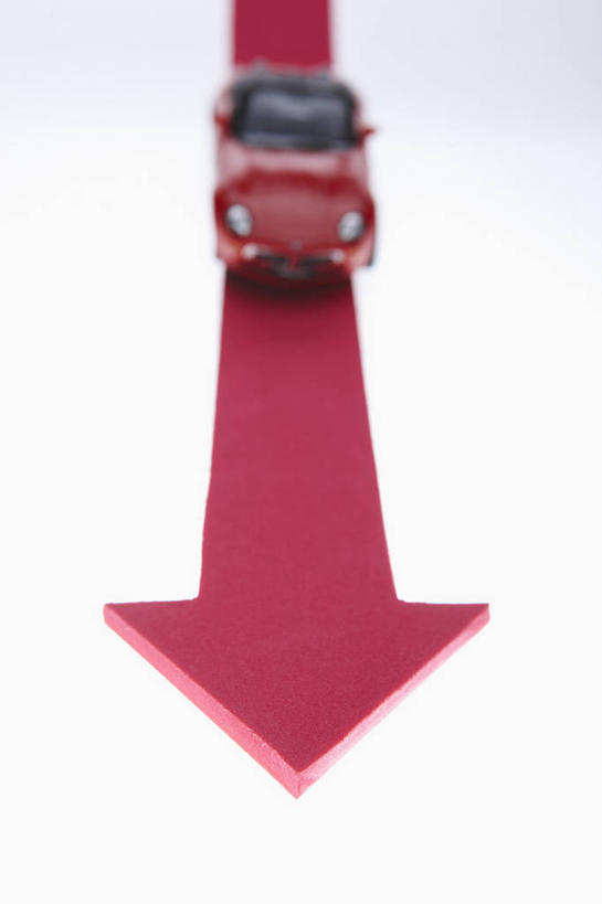 无人,竖图,俯视,室内,特写,白天,白色背景,游戏,静物,玩具,一辆,朦胧,模糊,玩,方向,娱乐,箭头,车,红色,交通工具,休闲,益智,摄影,影棚,活动,指向,发泄,消遣,智力,载具,簇,宣泄,玩具车,玩耍,嬉戏,彩图,高角度拍摄,影棚拍摄,拍摄