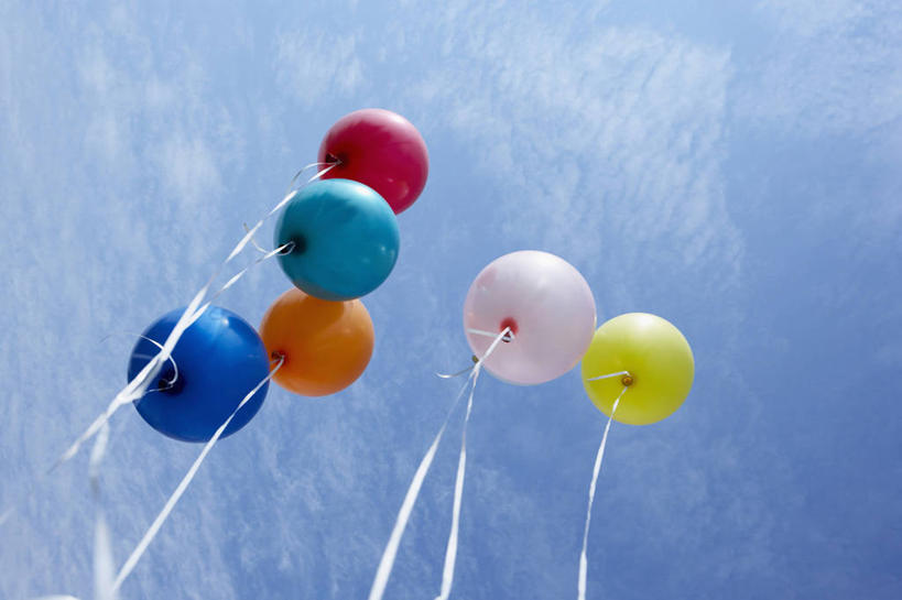 无人,横图,彩色,室外,特写,白天,仰视,游戏,玩具,阴影,光线,影子,塑料,玩,娱乐,阳光,气球,塑料制品,休闲,充气玩具,橡胶,益智,活动,五颜六色,色彩斑斓,发泄,消遣,智力,五彩缤纷,橡胶制品,宣泄,五彩斑斓,五光十色,玩耍,嬉戏,彩图,低角度拍摄