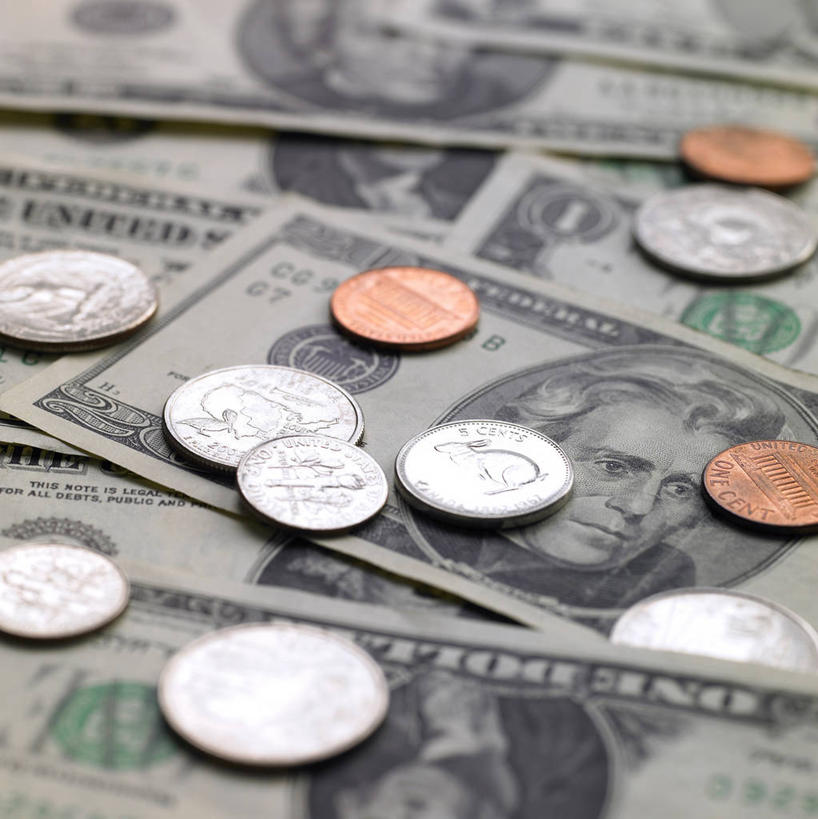 无人,竖图,俯视,室内,特写,白天,钱,美元,静物,许多,阴影,朦胧,模糊,反射,英文,标志,钱币,文字,影子,字符,字母,很多,美金,标识,钞票,金融,纸币,经济,英文字母,美圆,流通,纸钞,贸易,货币,现金,硬币,彩图,高角度拍摄