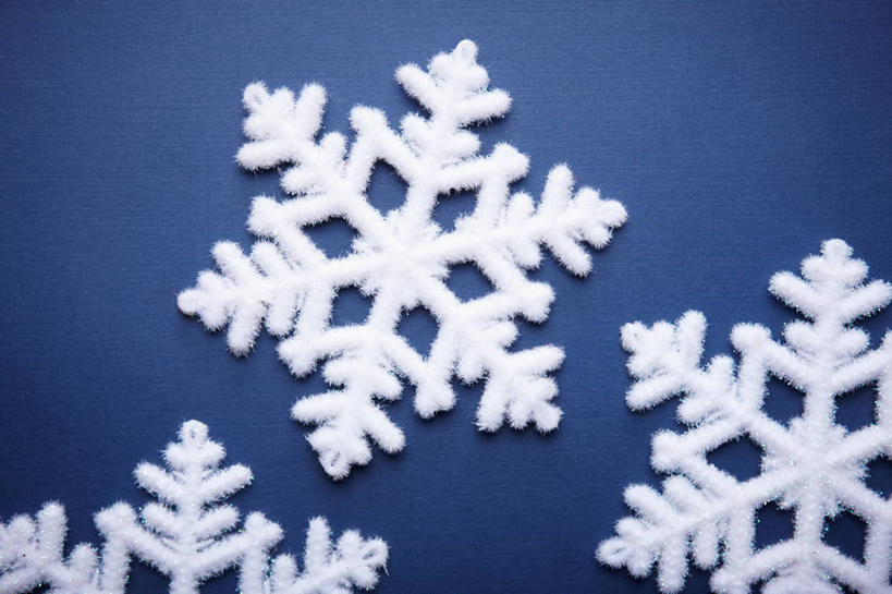 无人,横图,俯视,室内,特写,白天,雪,大雪,阴影,蓝色背景,反射,影子,积雪,雪花,雪景,冬季,冬天,三个,白色,寒冷,摄影,影棚,严寒,彩图,高角度拍摄,影棚拍摄,拍摄