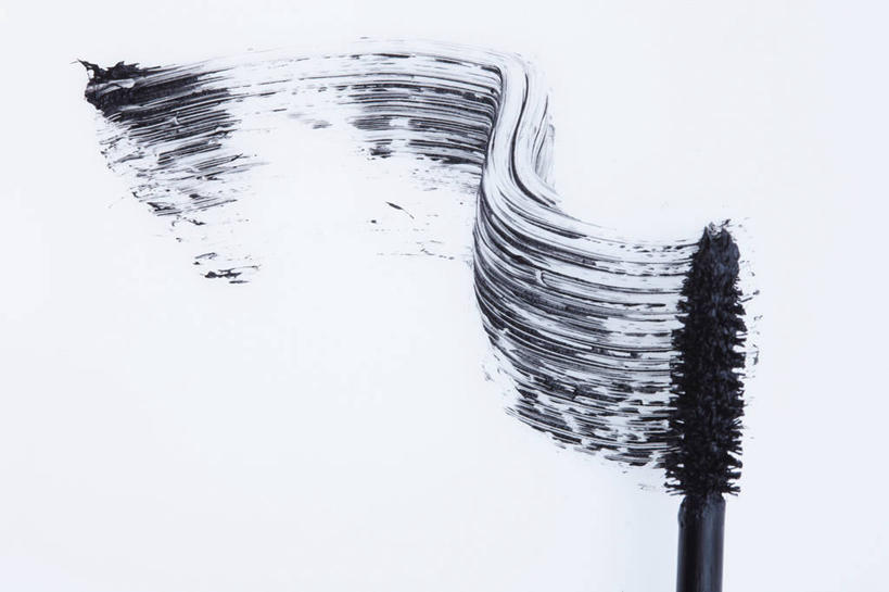 无人,横图,俯视,室内,特写,白天,白色背景,桌面,桌子,静物,阴影,反射,影子,一个,白色,黑色,化妆品,睫毛膏,摄影,影棚,单个,化妆用品,眼妆,睫毛液,彩图,高角度拍摄,影棚拍摄,拍摄