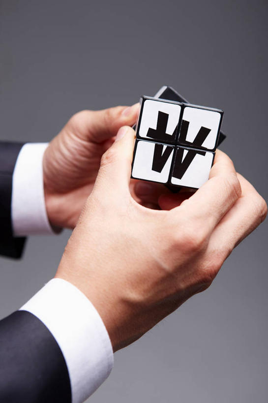 东方人,手,一个人,商务人士,商务男性,竖图,室内,特写,白天,正面,衬衫,钱,亚洲,双手,仅一个男性,仅一个人,握,阴影,灰色背景,套装,反射,钱币,影子,黄种人,仅一个年轻男性,手部,握着,钞票,金融,纸币,摄影,影棚,经济,商务装,流通,纸钞,贸易,工薪阶层,货币,现金,男人,男性,年轻男性,亚洲人,白领,上班族,半身,彩图,影棚拍摄,衬衣,拍摄,韩元符号