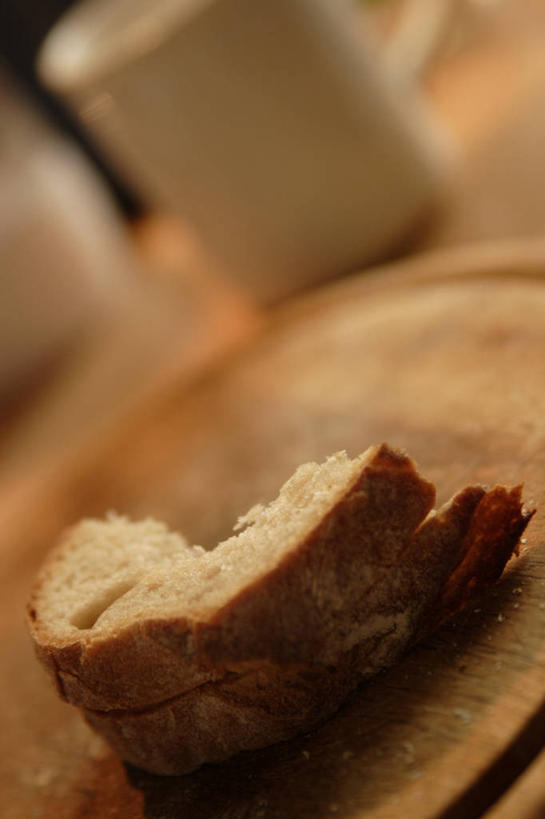 点心,面包,咖啡,无人,竖图,室外,特写,白天,正面,幸福,餐桌,桌子,杯子,朦胧,模糊,瓷器,食品,面点,咖啡杯,陶瓷制品,娱乐,食物,糕点,饮料,一个,享受,休闲,温馨,放松,乐趣,单个,餐台,提神,舒适,瓷杯,醒脑,软饮料,彩图