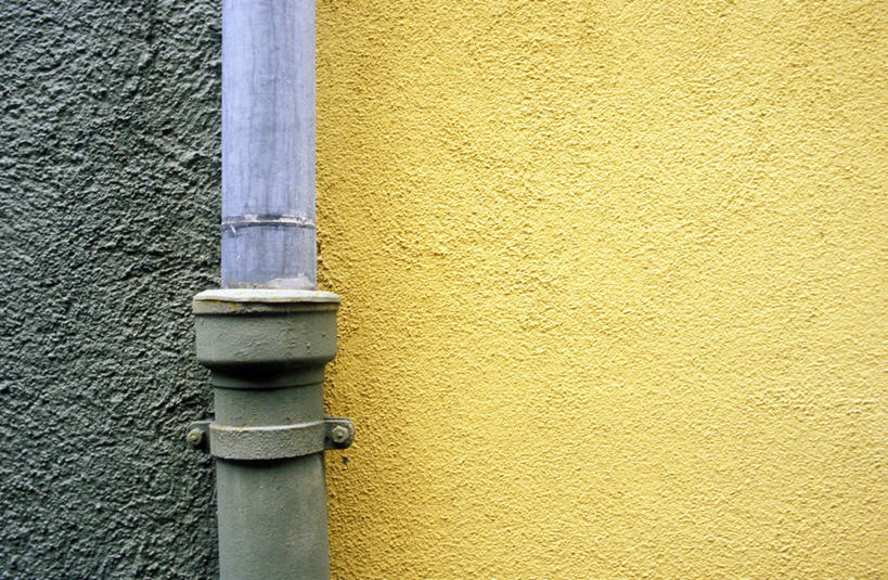 无人,家,横图,室外,特写,白天,正面,静物,管子,房屋,墙,屋子,管道,楼房,墙壁,墙面,住宅,黄色,灰色,水泥管,彩图,房子