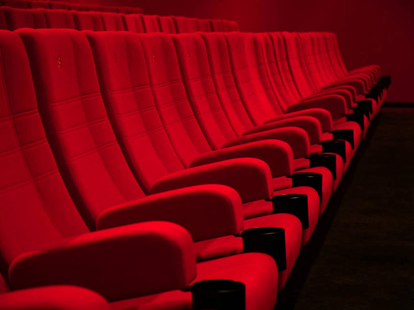 无人,横图,室内,白天,正面,兴奋,热情,电影院,剧院,静物,椅子,一排,许多,阴影,整齐,反射,影子,很多,开放,排列,红色,健康,温暖,奔放,活力,积极,激情,朝气,暖色,吉祥,生命,队列,饱满,革命,热烈,赤色,充实,斗志,喜气,主动,彩图,欢乐,剧场,戏院,影院