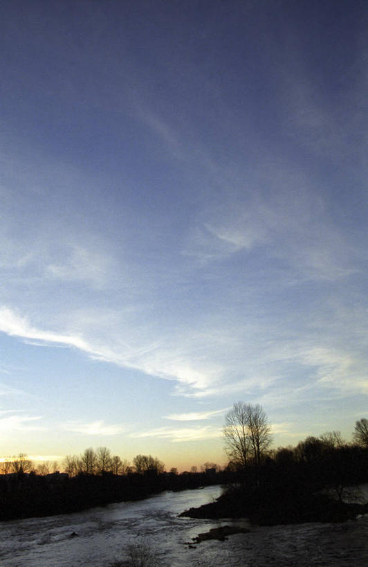 无人,竖图,室外,白天,正面,旅游,度假,河流,石头,美景,日落,水,植物,美国,石子,河水,景观,水流,晚霞,霞光,落日,背光,娱乐,树,树木,绿色,自然,黄昏,享受,休闲,景色,彩霞,放松,生长,成长,北美,北美洲,自然风光,美洲,逆光,俄勒冈州,俄勒冈,北亚美利加洲,亚美利加洲,落日之州,水獭之州,海狸州,夕照,薄暮,雷恩县,尤金,尤金市,石块,岩石,夕阳,彩图,傍晚,美利坚合众国,斜阳