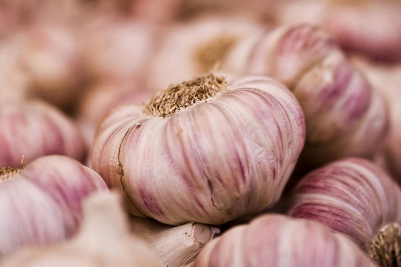 无人,横图,俯视,室内,特写,白天,蔬菜,洋葱,一堆,许多,阴影,堆叠,堆积,朦胧,模糊,新鲜,反射,影子,食品,很多,食物,有机食品,绿色食品,堆,玉葱,荷兰葱,圆葱,洋葱头,球葱,葱头,彩图,高角度拍摄