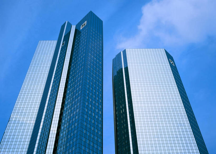 无人,高楼大厦,横图,室外,白天,仰视,旅游,度假,办公楼,标志建筑,大厦,地标,建筑,摩天大楼,写字楼,德国,欧洲,阴影,光线,影子,云,云朵,云彩,娱乐,建设,蓝色,白云,蓝天,天空,阳光,楼宇,天,享受,休闲,旅游胜地,商务楼,放松,晴朗,西欧,德意志联邦共和国,法兰克福,法兰克福市,黑森州,晴空,彩图,低角度拍摄,大楼,高层建筑,高楼,摩天楼,德意志银行