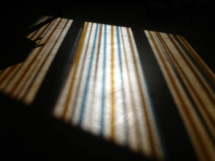 无人,横图,室内,特写,白天,正面,窗户,窗帘,静物,阴影,装饰,反射,影子,玻璃窗,帘子,遮阳,华丽,修饰,点缀,衬托,美观,雅致,雅观,彩图