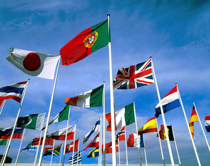 无人,横图,室外,白天,仰视,旗帜,国旗,许多,阴影,飘扬,光线,影子,云,云朵,很多,云彩,蓝色,白云,蓝天,天空,阳光,天,晴朗,飘逸,飞扬,旗,晴空,彩图,低角度拍摄,万国旗