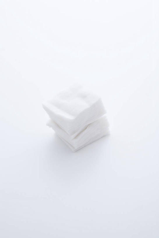 无人,竖图,俯视,室内,特写,白天,白色背景,静物,纺织品,阴影,反射,布,纱布,影子,织物,白色,摄影,影棚,布匹,卫生,薄纱,纯真,洁净,光明,恬静,中间色,朴素,清白,彩图,高角度拍摄,影棚拍摄,拍摄,棉织品