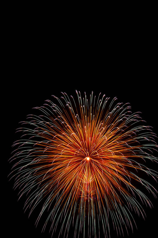 无人,竖图,室外,特写,夜晚,仰视,美景,烟火,景观,辉煌,自然,焰火,灿烂,景色,璀璨,自然风光,礼花,光辉,花炮,礼花炮,绚烂,光耀,烟花,彩图,低角度拍摄