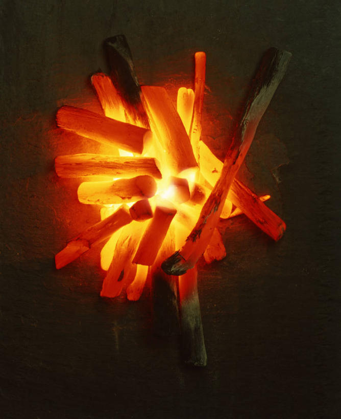 无人,竖图,俯视,室外,特写,夜晚,热情,火,一堆,堆叠,堆积,朦胧,模糊,火焰,木材,燃烧,木柴,木料,堆,篝火,彩图,高角度拍摄,营火