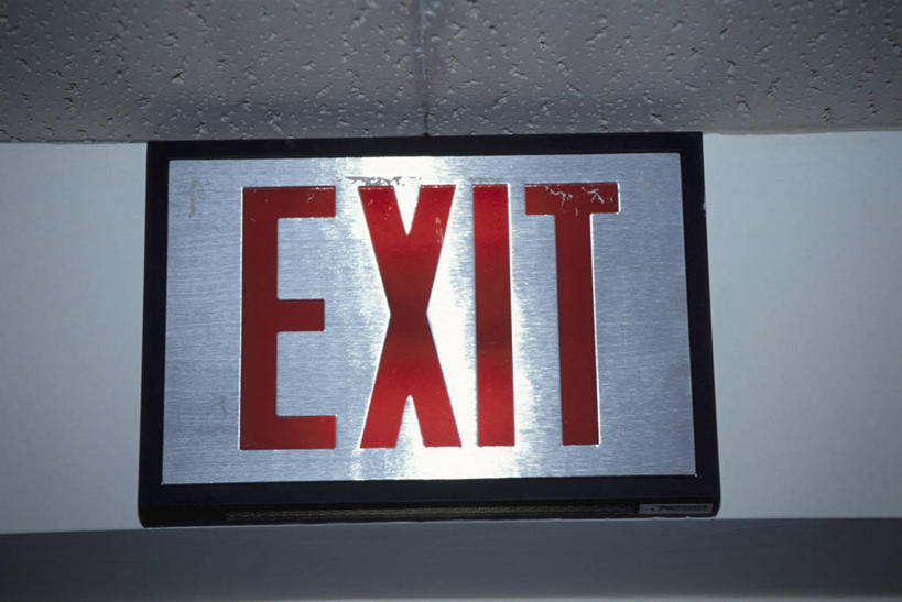 无人,横图,室内,特写,白天,正面,指示牌,静物,一排,出口,阴影,整齐,反射,英文,标志,文字,影子,字符,字母,标识,排列,英文字母,队列,彩图