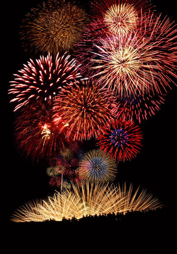 无人,竖图,室外,夜晚,仰视,美景,烟火,黑色背景,景观,辉煌,天空,自然,焰火,天,灿烂,景色,璀璨,自然风光,礼花,光辉,花炮,礼花炮,绚烂,光耀,烟花,彩图,低角度拍摄