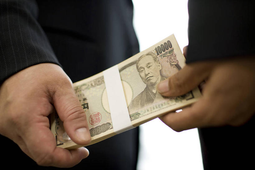 东方人,手,两个人,同事,商务人士,商务男性,站,横图,室内,特写,白天,白色背景,侧面,衬衫,成功,合作,团队,集体,信心,钱,亚洲,许多,握,套装,钱币,很多,拿,拿着,黄种人,队伍,相视,站着,面对面,手部,握着,钞票,金融,纸币,摄影,影棚,经济,日元,对视,领导,互视,成就,相对,商务装,合伙,领袖,流通,纸钞,贸易,工薪阶层,相看,贿赂,货币,现金,男人,男性,中年男性,亚洲人,白领,上班族,站立,半身,彩图,影棚拍摄,衬衣,拍摄,日本银行券,日圆