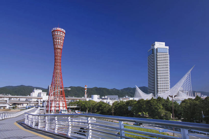 无人,高楼大厦,栏杆,横图,室外,白天,正面,度假,美景,植物,城市风光,标志建筑,城市,大厦,道路,地标,建筑,路,摩天大楼,公路,日本,亚洲,阴影,光线,影子,景观,围栏,交通,娱乐,建设,护栏,树,树木,蓝色,绿色,蓝天,天空,阳光,自然,天,享受,休闲,景色,放松,生长,晴朗,成长,东亚,观光塔,本州,万里无云,本州岛,日本国,近畿地方,近畿,兵库,兵库县,神户,神户港,神户港口塔,神户市,神戸,县厅,神戸市,晴空,晴空万里,马路,彩图,大楼,高层建筑,高楼,摩天楼,神户港塔