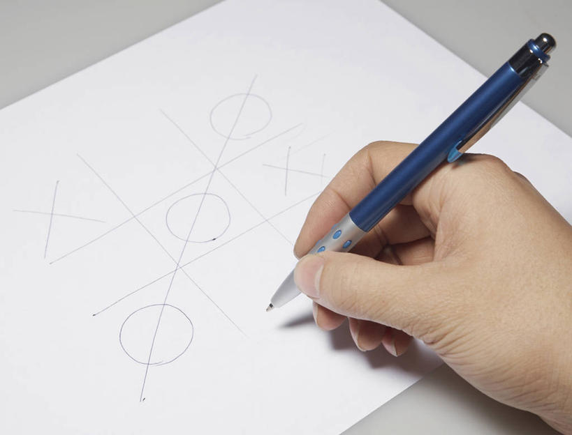 东方人,手,一个人,横图,俯视,室内,特写,白天,亚洲,仅一个男性,仅一个人,握,阴影,反射,笔,影子,纸,办公用品,纸张,拿,拿着,黄种人,水笔,文具,仅一个年轻男性,白纸,学习用品,手部,握着,单手,文具用品,一支,书写,男人,男性,年轻男性,亚洲人,半身,彩图,高角度拍摄