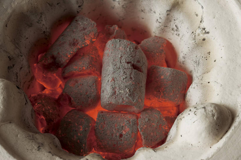 无人,横图,俯视,室内,特写,白天,热情,煤炭,静物,火,一堆,许多,阴影,堆叠,堆积,反射,火焰,影子,很多,燃烧,容器,取暖,能源,储藏,堆,燃料,储存,煤,能量,火盆,煤矿,矿业,化石燃料,彩图,高角度拍摄,贮存