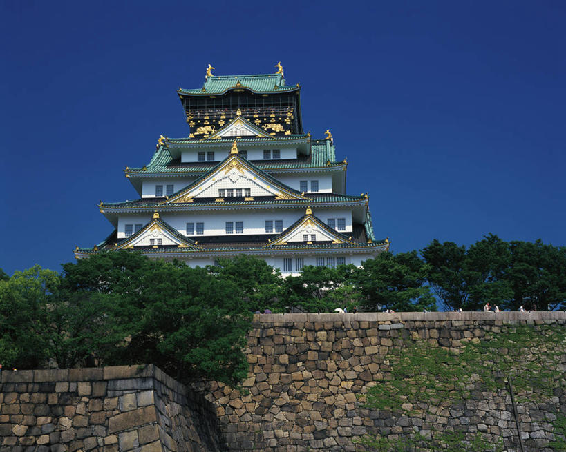 无人,公园,横图,室外,白天,仰视,旅游,度假,名胜古迹,植物,标志建筑,地标,建筑,日本,亚洲,阴影,遗迹,光线,影子,堡垒,城堡,墙,中央区,古迹,文物,娱乐,建设,城墙,古建筑,墙壁,墙面,树,树木,蓝色,绿色,蓝天,天空,阳光,自然,天,享受,休闲,旅游胜地,放松,大阪,大阪城公园,生长,晴朗,成长,坚硬,要塞,防御,古文明,东亚,本州,万里无云,大阪府,本州岛,日本国,近畿地方,大阪城,近畿,坚固,设防,晴空,晴空万里,彩图,低角度拍摄