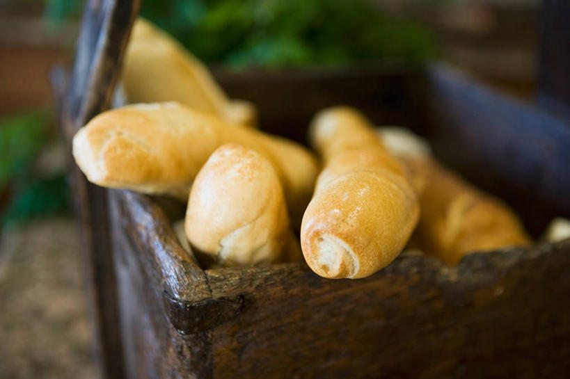 点心,面包,无人,交叉,横图,室内,特写,白天,正面,竹子,叶子,一堆,许多,堆叠,堆积,竹制,朦胧,模糊,编织,篮子,食品,面点,绿叶,很多,食物,糕点,一个,竹篮,嫩叶,单个,竹条,堆,交织,竹制品,穿插,叶,叶片,彩图,面包棒