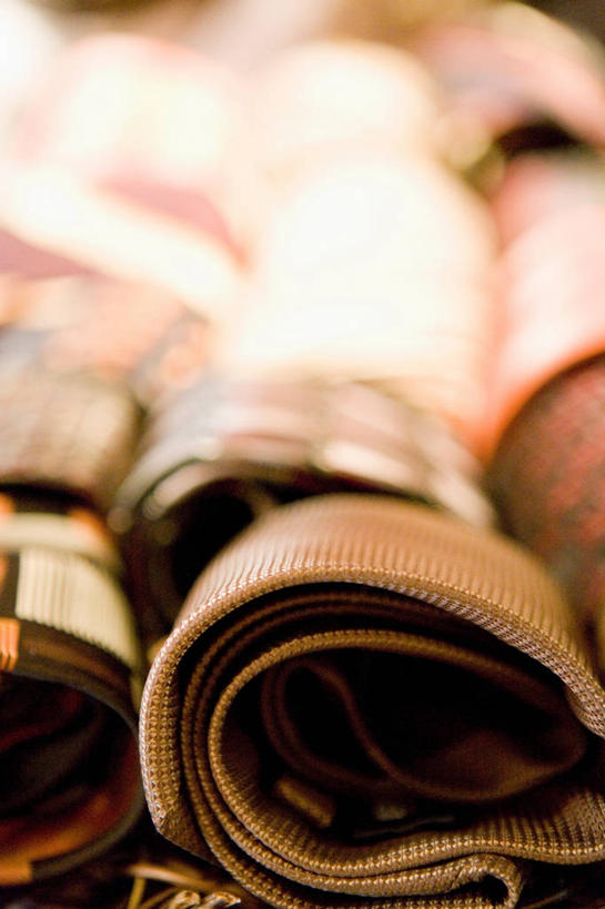 无人,竖图,俯视,室内,特写,白天,静物,纺织品,阴影,服装,朦胧,模糊,反射,布,丝绸,影子,绸缎,织物,衣服,服饰,布匹,衣着,穿着,衣饰,彩图,高角度拍摄