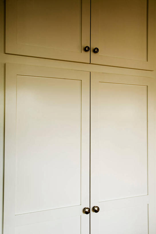 无人,竖图,室内,特写,白天,正面,厨房,柜子,静物,阴影,反射,影子,储物柜,储存,旋钮,储备,蕴藏,贮备,彩图,灶间,贮存