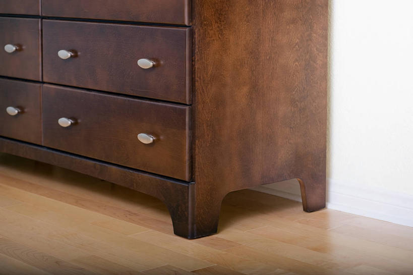 无人,横图,室内,特写,白天,正面,地板,柜子,桌面,桌子,静物,阴影,反射,木制,影子,地面,储物柜,梳妆台,木地板,木制品,化妆台,储存,储备,蕴藏,贮备,彩图,贮存