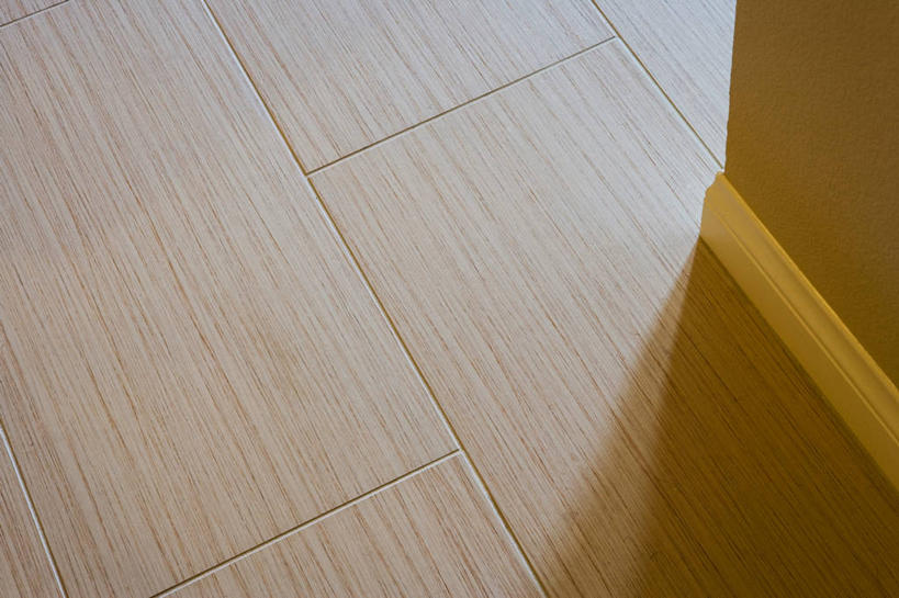 无人,横图,俯视,室内,特写,白天,地板,静物,阴影,装饰,反射,纹路,纹理,影子,地面,木地板,保护,华丽,修饰,点缀,紧固,肌理,牢固,衬托,美观,雅致,雅观,踢脚板,壁脚线,踢脚线,贴脚线,实木地板,彩图,高角度拍摄