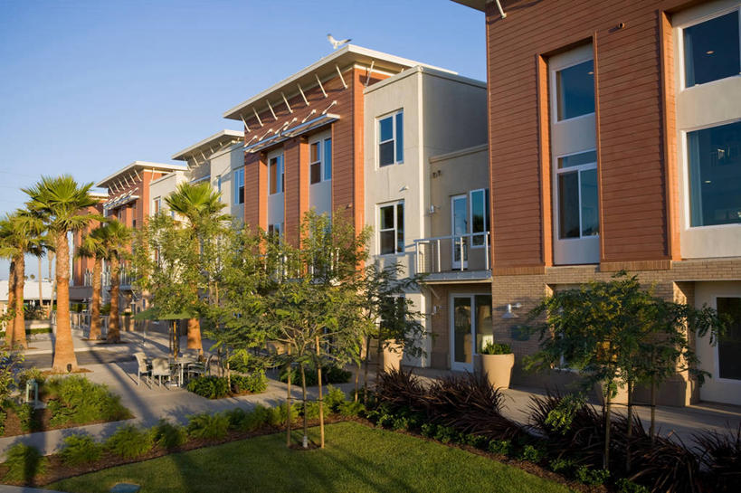 无人,家,横图,室外,白天,正面,度假,草地,草坪,美景,树林,植物,城市风光,城市,美国,阴影,光线,影子,房屋,屋子,景观,公寓,娱乐,洋房,楼房,住宅,草,树,树木,蓝色,绿色,蓝天,天空,阳光,自然,天,享受,休闲,景色,放松,生长,晴朗,成长,北美,北美洲,加利福尼亚,美洲,加州,加利福尼亚州,万里无云,金州,黄金州,北亚美利加洲,亚美利加洲,文图拉县,奥克斯纳德,晴空,晴空万里,彩图,房子,美利坚合众国