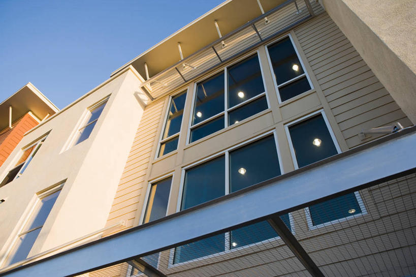 无人,家,横图,室外,白天,仰视,度假,美景,窗户,城市风光,城市,照明,美国,阴影,光线,影子,房屋,屋子,景观,公寓,灯光,娱乐,洋房,楼房,吊灯,玻璃窗,住宅,灯,蓝色,蓝天,天空,阳光,灯具,天,享受,休闲,景色,放松,晴朗,照亮,北美,北美洲,照明设备,加利福尼亚,美洲,加州,加利福尼亚州,万里无云,金州,黄金州,北亚美利加洲,亚美利加洲,文图拉县,奥克斯纳德,晴空,晴空万里,彩图,低角度拍摄,房子,美利坚合众国