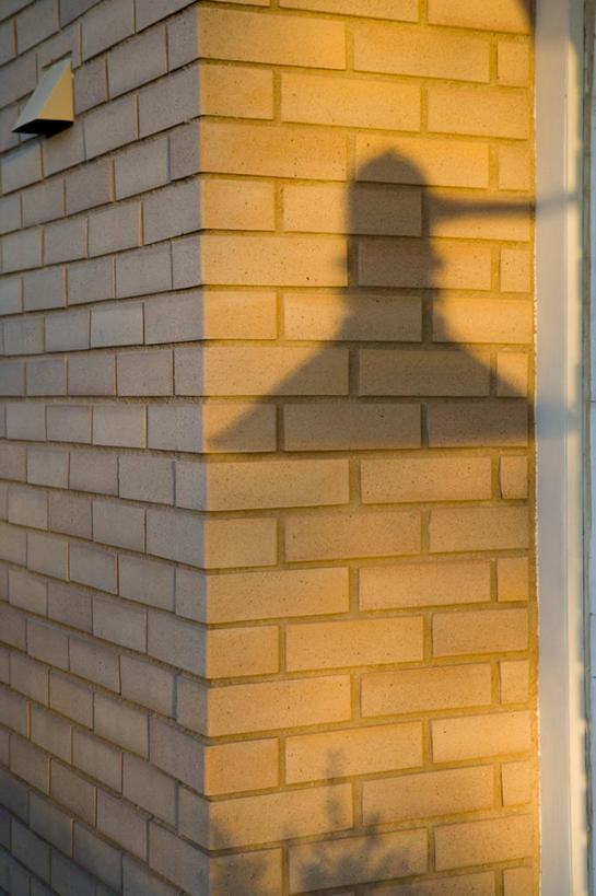 无人,竖图,室外,白天,正面,度假,建材,美景,城市风光,城市,建筑,美国,阴影,光线,材料,影子,砖,砖块,墙,景观,娱乐,墙壁,墙面,阳光,享受,休闲,砖头,景色,放松,建造,北美,北美洲,加利福尼亚,美洲,加州,加利福尼亚州,金州,黄金州,北亚美利加洲,亚美利加洲,文图拉县,奥克斯纳德,石料,彩图,砌墙砖,美利坚合众国