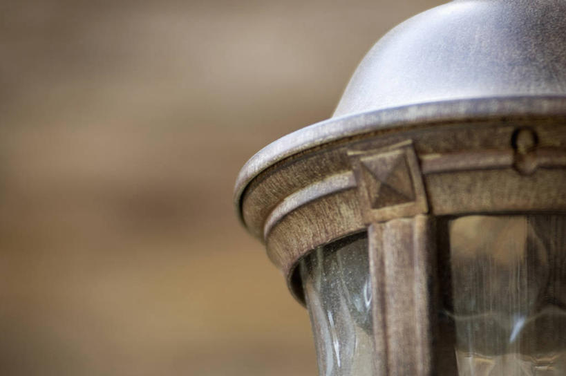 无人,横图,室外,特写,白天,正面,建材,建筑,路灯,静物,照明,美国,阴影,朦胧,模糊,光线,材料,影子,砖,砖块,墙,灯光,墙壁,墙面,灯,一个,阳光,砖头,建造,单个,照亮,北美,北美洲,照明设备,美洲,北卡罗来纳州,北亚美利加洲,亚美利加洲,北卡罗来纳,焦油脚根之州,黑油鞋根之州,老北州,石料,彩图,砌墙砖,美利坚合众国,格林斯伯勒,吉尔福德郡