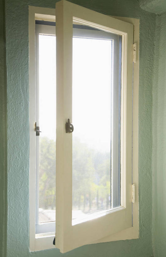 无人,竖图,室内,特写,白天,正面,窗户,金属制品,阴影,光线,金属,木制,影子,墙,玻璃窗,墙壁,墙面,绿色,阳光,木制品,打开,合金,开启,彩图,插销