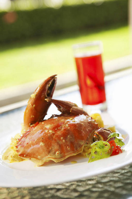 海鲜,蟹,果汁,无人,竖图,俯视,室外,特写,白天,烹饪,中餐,草地,草坪,植物,餐桌,桌子,杯子,餐具,阴影,朦胧,模糊,反射,螃蟹,碟子,盘,影子,料理,食品,饮品,一杯,水产,菜肴,美食,海洋生物,玻璃制品,草,树,树木,食物,饮料,红色,绿色,自然,盘子,水杯,碟,中式,佳肴,生长,成长,餐台,椰汁,椰子汁,可口,水生动物,海产品,水生物,海底动物,适口,玻璃杯,彩图,高角度拍摄