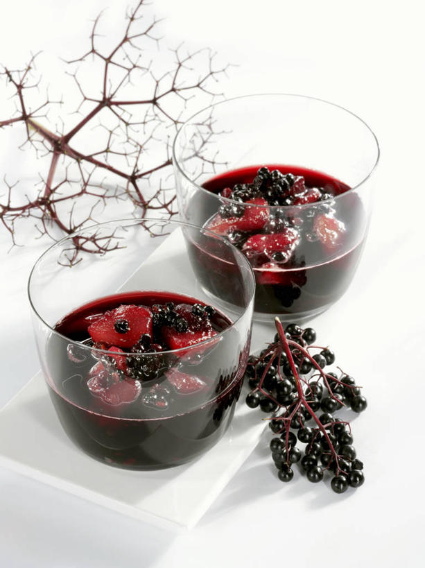 无人,竖图,俯视,室内,特写,白天,植物,桌面,桌子,梨,杯子,餐具,水果,阴影,新鲜,反射,木制,碟子,盘,影子,生食,食品,果实,草药,药草,中药,玻璃制品,食物,两个,盘子,木制品,水杯,碟,香梨,有机食品,绿色食品,药材,中草药,接骨木,中药材,本草,草珊瑚,接骨金粟兰,九节茶,九节风,九节花,肿节风,竹节茶,玻璃杯,生梨,彩图,高角度拍摄