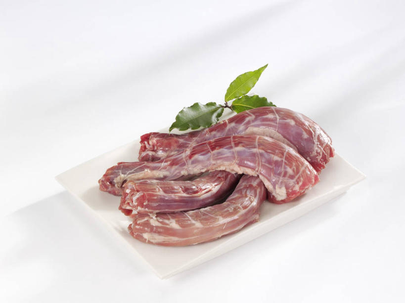 无人,横图,俯视,室内,特写,白天,白色背景,植物,桌面,桌子,餐具,叶子,一堆,阴影,堆叠,堆积,反射,纹路,木制,碟子,盘,纹理,影子,肉,绿叶,鸭肉,肉类,一个,红色,绿色,盘子,木制品,碟,嫩叶,摄影,影棚,单个,堆,肉食,肌理,叶,叶片,叶脉,彩图,高角度拍摄,影棚拍摄,拍摄