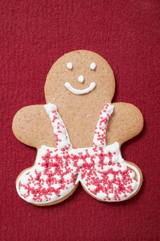 点心,无人,竖图,俯视,室内,特写,白天,桌面,桌子,圣诞节,阴影,红色背景,节日,庆祝,人形,反射,木制,影子,食品,甜点,文化,食物,糕点,一个,木制品,饼干,甜食,零食,庆典,摄影,影棚,单个,纪念,酥饼,姜饼,姜饼人,装饰饼干,彩图,高角度拍摄,影棚拍摄,拍摄