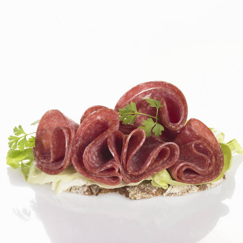 点心,面包,无人,方图,俯视,室内,特写,白天,白色背景,桌面,桌子,蔬菜,阴影,新鲜,反射,木制,影子,陶瓷,生菜,莴苣,肉,生食,蔬菜沙拉,香肠,沙拉,食品,面点,陶瓷制品,腊肠,色拉,猪肉,沙律,肉类,食物,糕点,一个,木制品,容器,碗,摄影,有机食品,绿色食品,影棚,单个,色拉酱,储藏,储存,千岛酱,肉食,豚肉,春菜,鹅仔菜,莴仔菜,千金菜,叶用莴苣,奶油生菜,彩图,高角度拍摄,影棚拍摄,拍摄,贮存