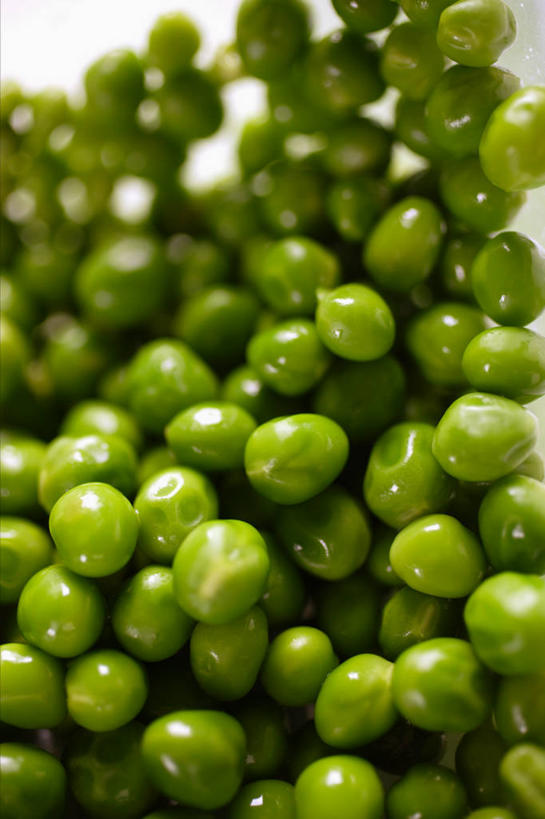 无人,竖图,俯视,室内,特写,白天,白色背景,植物,豆,蔬菜,一堆,许多,阴影,堆叠,堆积,朦胧,模糊,新鲜,反射,影子,豆类,豆子,食品,食物,摄影,有机食品,绿色食品,影棚,堆,豆科,青大豆,青豆,彩图,高角度拍摄,影棚拍摄,拍摄