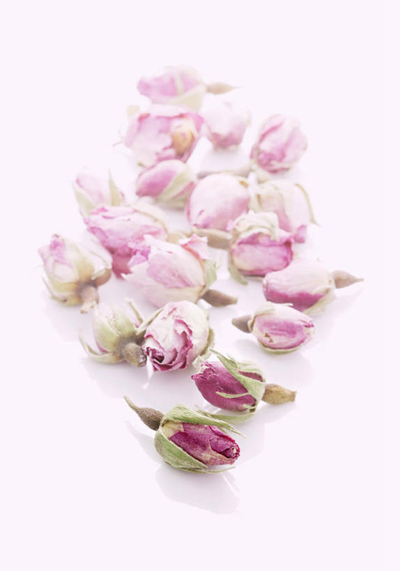 无人,竖图,俯视,室内,特写,白天,白色背景,爱情,幸福,纯洁,热情,桌面,桌子,玫瑰,阴影,盛开,反射,木制,影子,玫瑰花,浪漫,花蕾,花,花瓣,花朵,鲜花,粉色,木制品,花苞,花蕊,温暖,温馨,恩爱,摄影,影棚,和睦,感动,粉玫瑰,尊敬,天真,刺玫花,徘徊花,彩图,高角度拍摄,影棚拍摄,拍摄,融洽