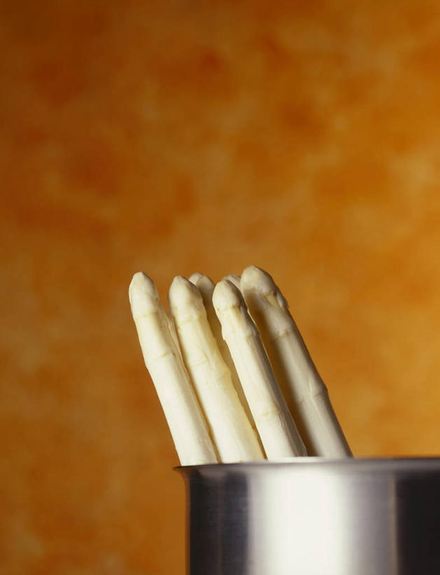 无人,竖图,室内,特写,白天,正面,烹饪,芦笋,蔬菜,厨具,金属制品,新鲜,金属,炖锅,锅子,食品,锅,食物,一个,白色,摄影,有机食品,绿色食品,影棚,单个,锅具,烹饪用具,烹调用具,猪尾巴,药鸡豆子,石刁柏,蚂蚁杆,龙须菜,狼尾巴根,烹调,彩图,影棚拍摄,拍摄