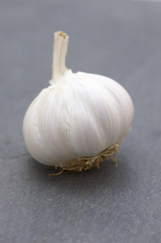 无人,竖图,俯视,室内,特写,白天,蔬菜,蒜,灰色背景,新鲜,食品,蒜头,食物,一个,摄影,有机食品,绿色食品,影棚,单个,胡蒜,大蒜,彩图,高角度拍摄,影棚拍摄,拍摄
