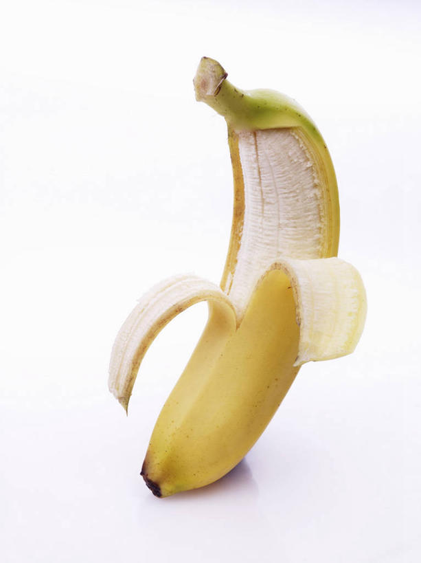 无人,竖图,俯视,室内,特写,白天,白色背景,桌面,桌子,香蕉,水果,阴影,新鲜,反射,木制,影子,生食,食品,果实,果皮,食物,一个,黄色,木制品,摄影,有机食品,绿色食品,影棚,单个,香蕉皮,甘蕉,彩图,高角度拍摄,影棚拍摄,拍摄